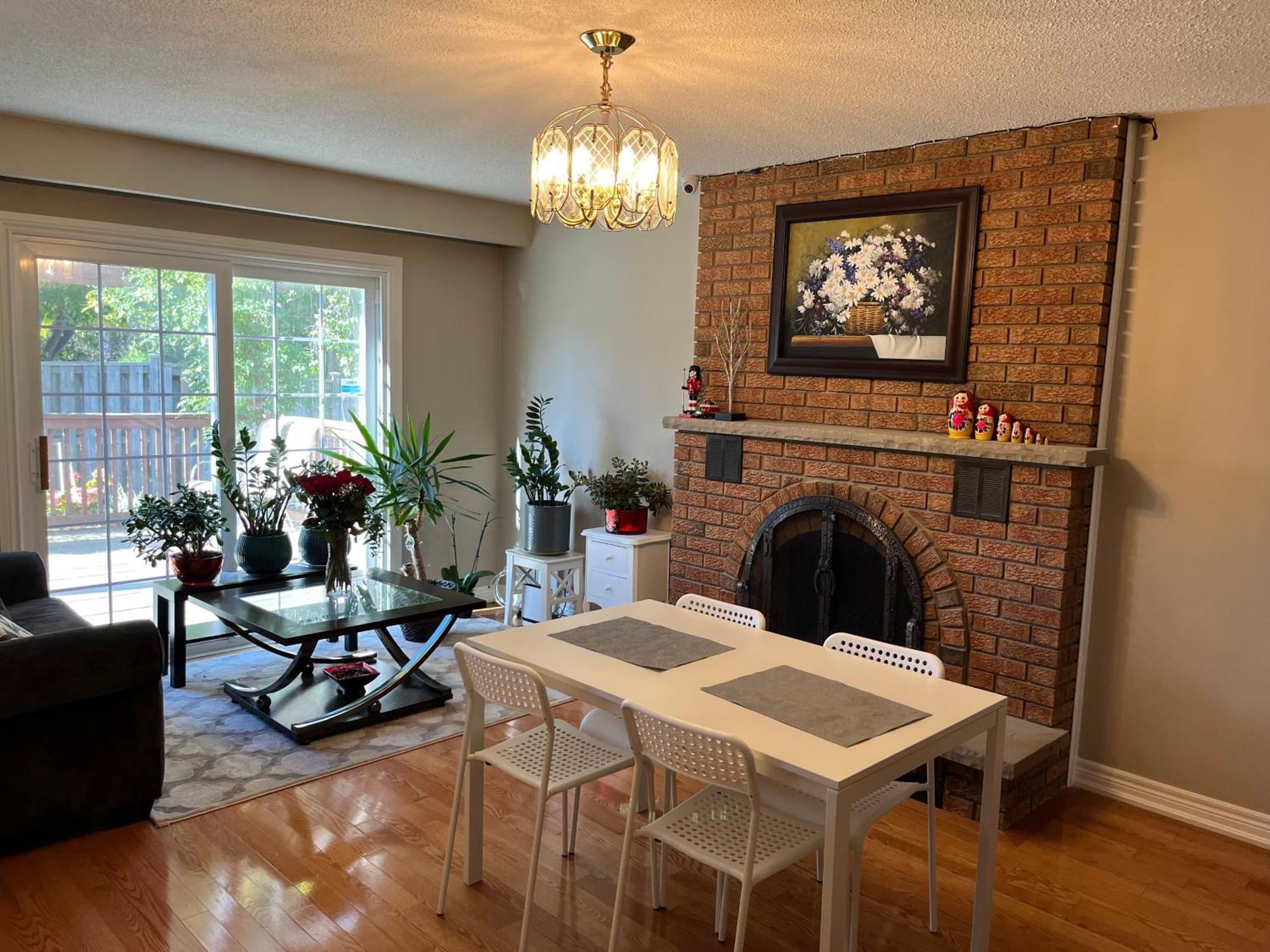 Comfort Rooms Near Toronto Airport มิสซิสซอกา ภายนอก รูปภาพ
