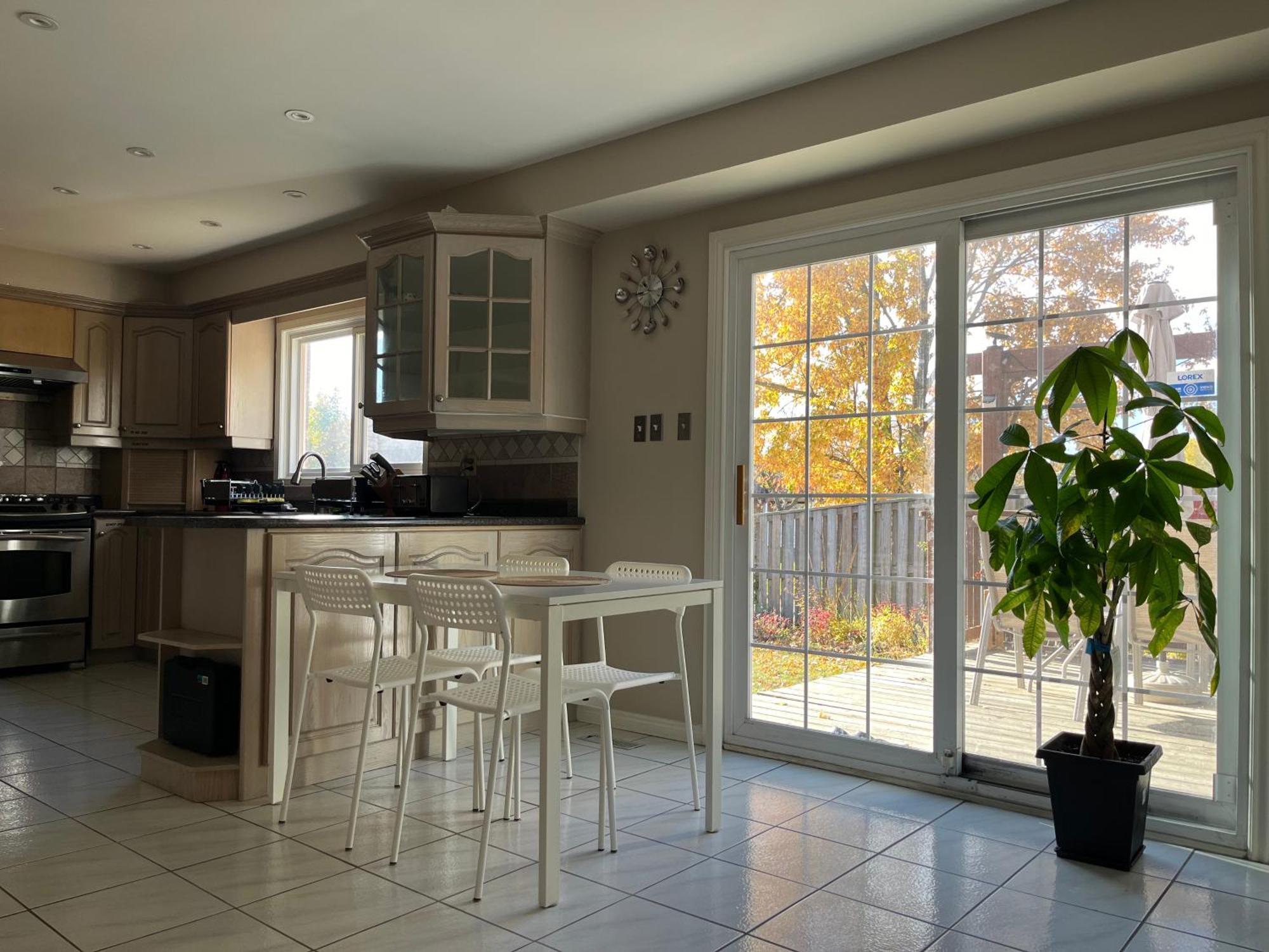 Comfort Rooms Near Toronto Airport มิสซิสซอกา ภายนอก รูปภาพ